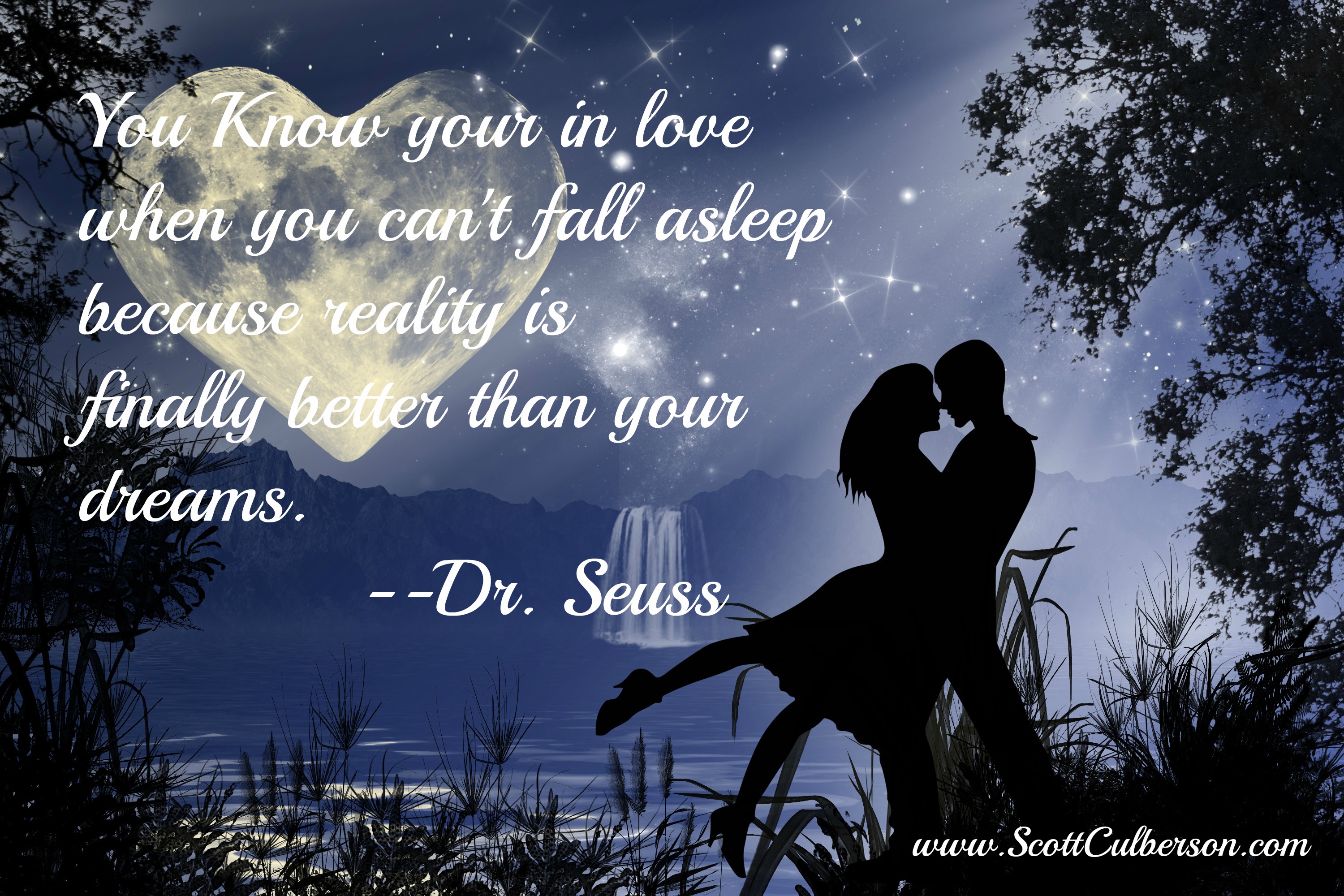 2_use_hear_moon_fotolia_68518813_l